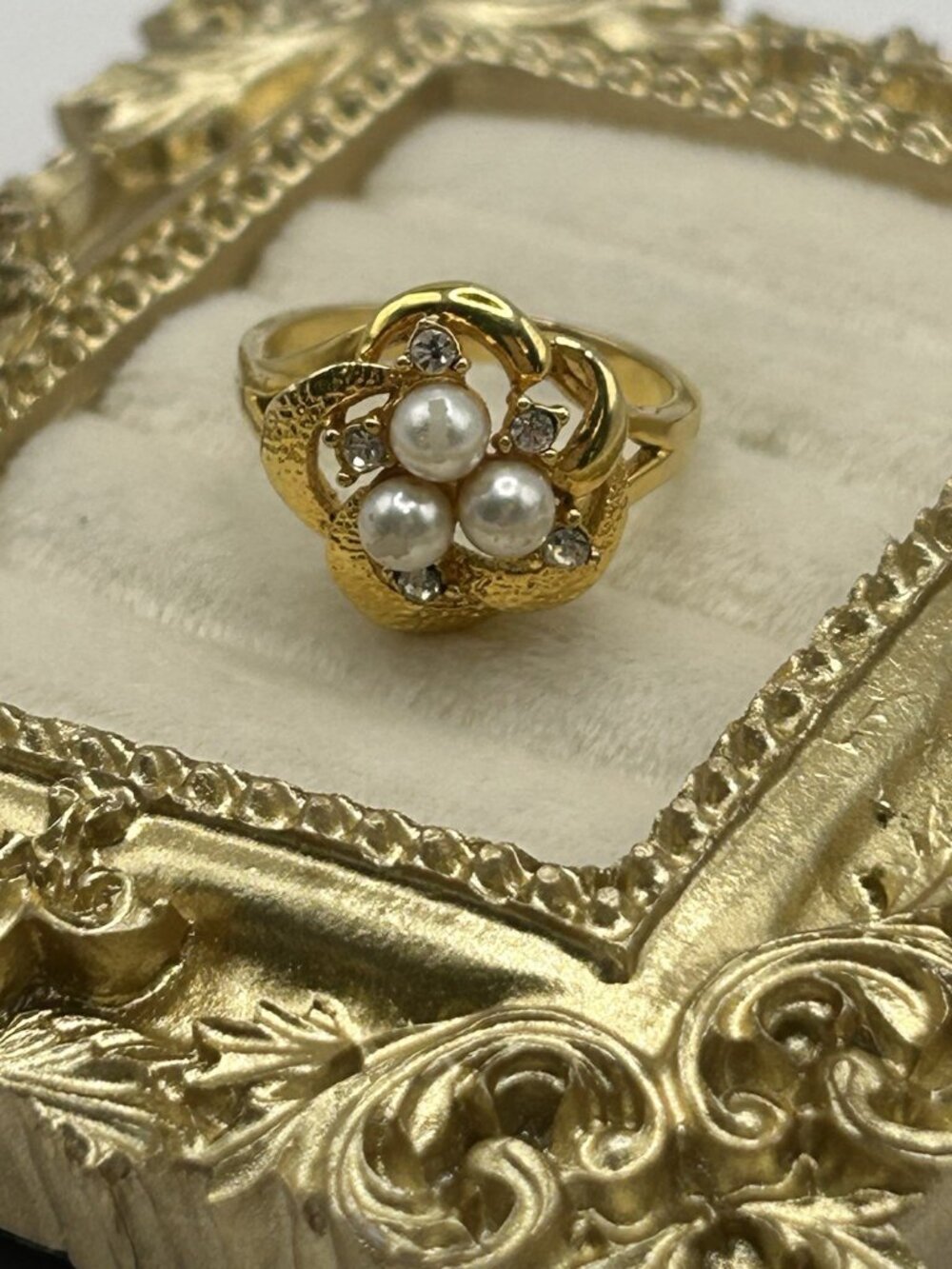 Vintage Cottagecore Faux Pearl Rhinestone Gold Tone Flower Ring Size 7 Romantic - Picture 2 of 16